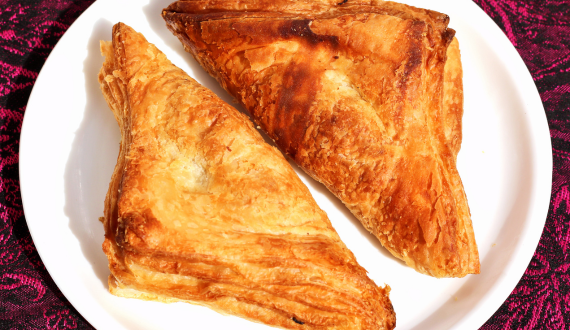 BUTTER CHICKEN PUFF